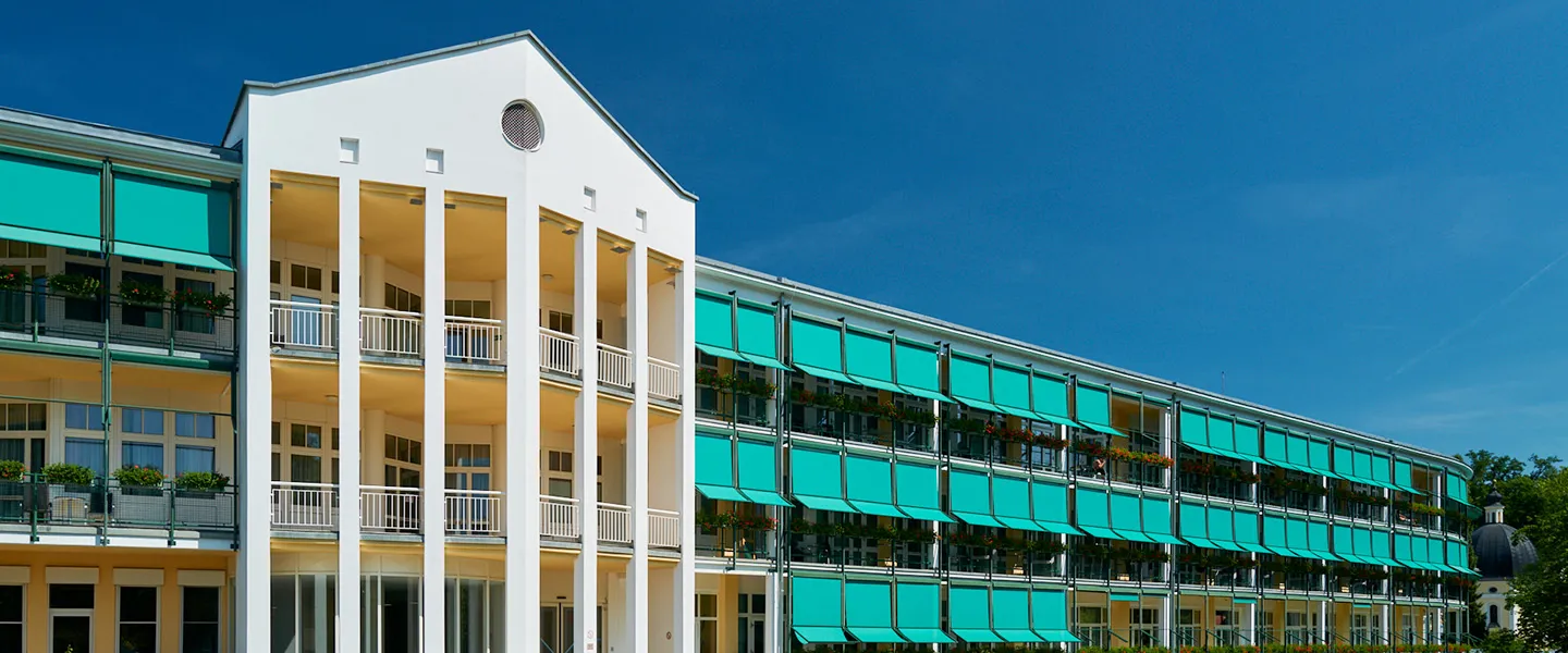 Außenaufnahme des Hauptgebäudes der Rehabilitationsklinik Tobelbad
