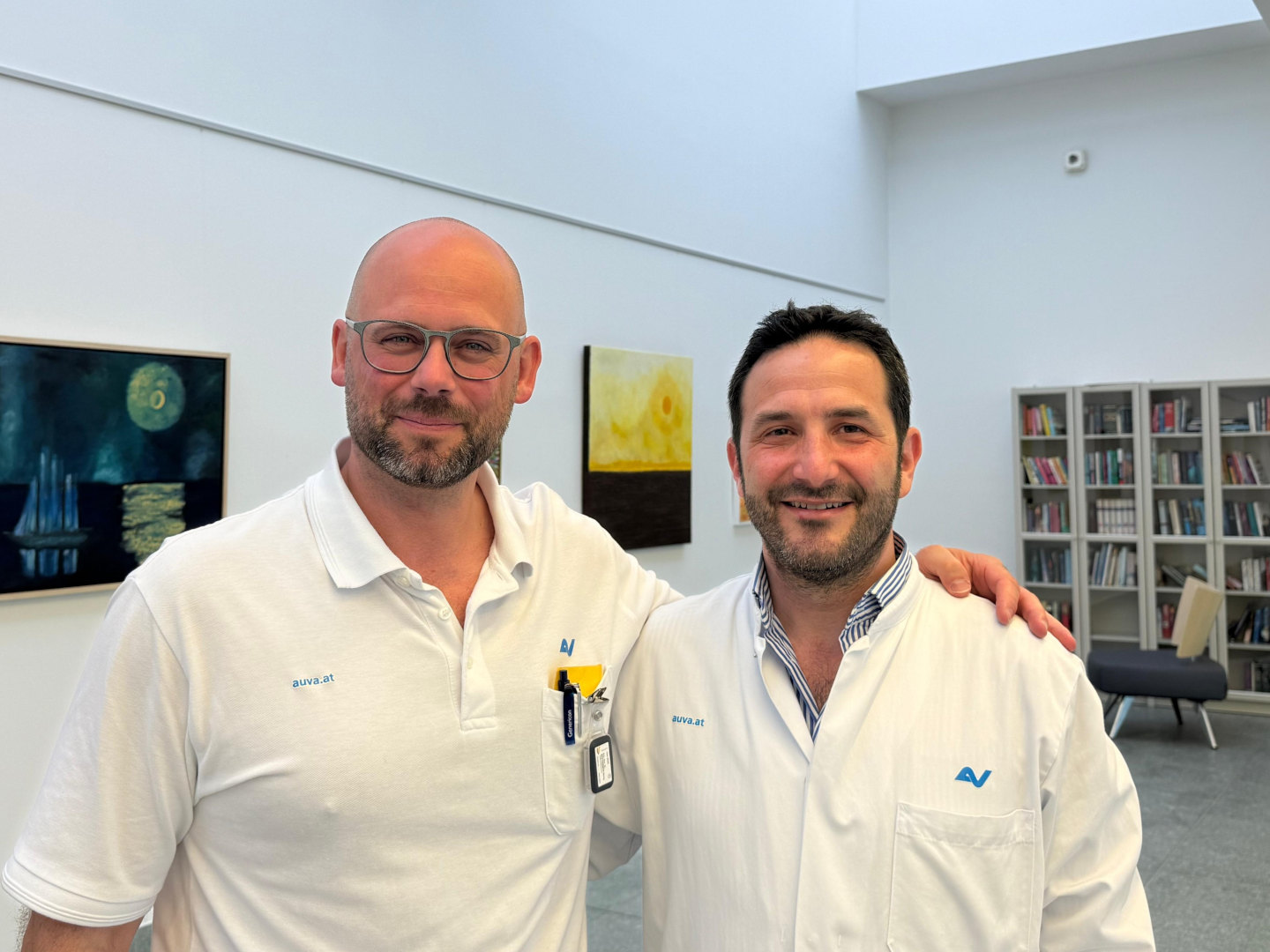 Dr. Mattiassich (links) und Dr. Marcovici (rechts) verbindet die Vision eines lebenslangen Lernens und Forschens für die Medizin
