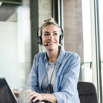 Telefonistin mit Headset Telefonistin mit Headset