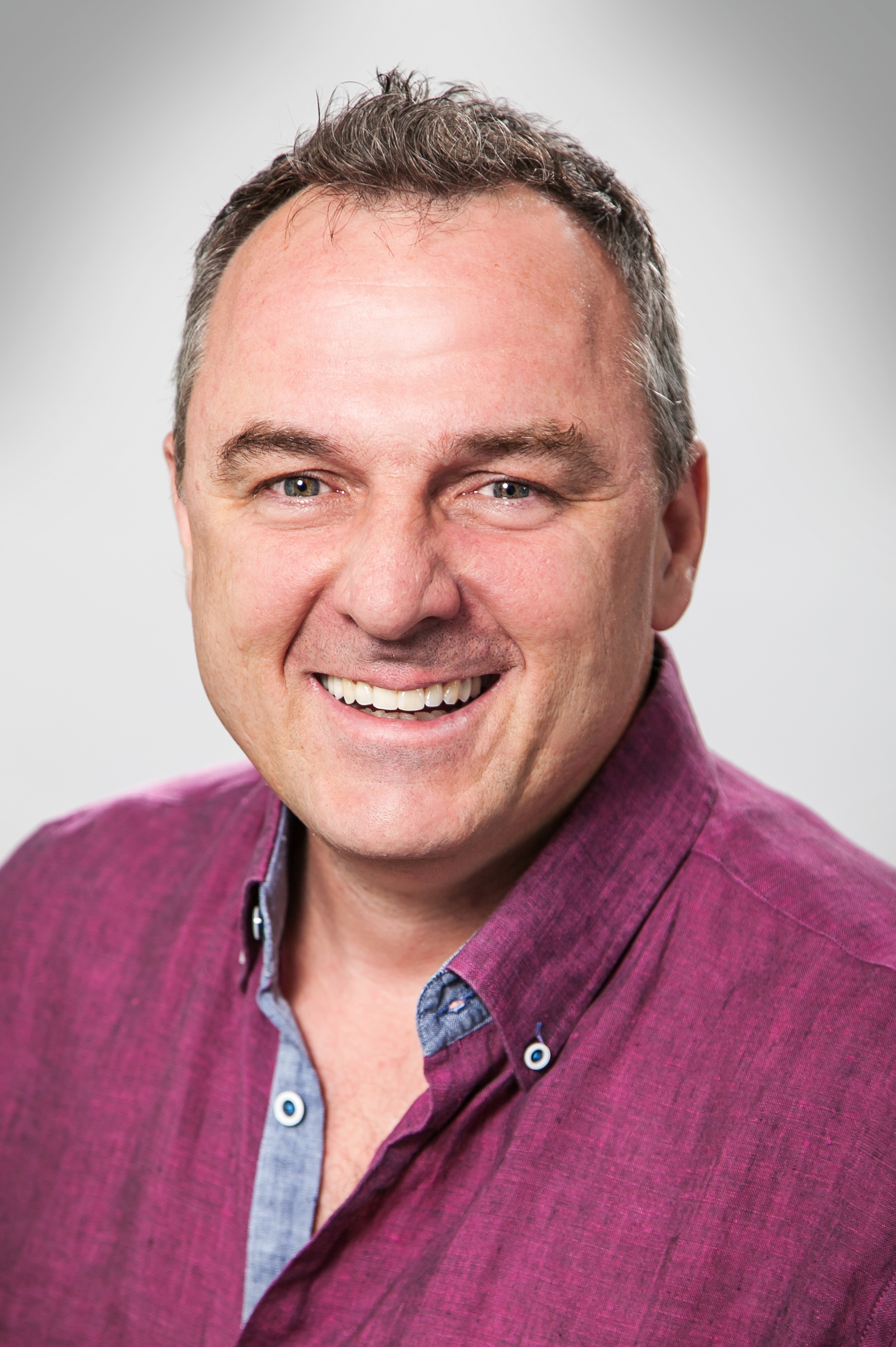 Portraitfoto von Peter Jahn