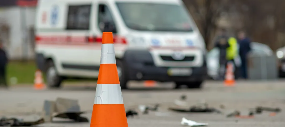 Adobestock 309438353 1440 (C)Bilanol Pylone vor einem Einsatzfahrzeug