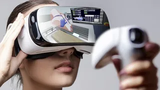 Frau übt an der virtuellen Formatkreissäge.