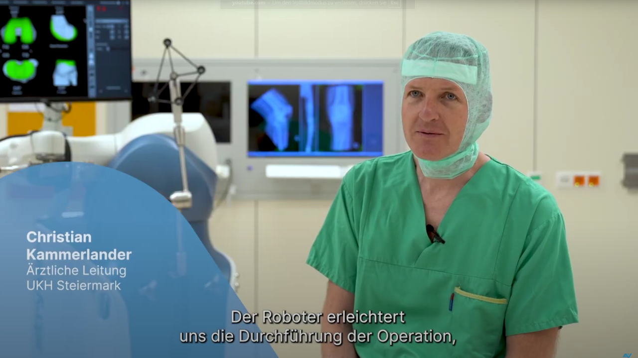 Prim. Prof. Dr. Christian Kammerland, Ärztlicher Leiter des UKH Steiermark, wird interviewt