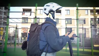 Radfahrer 1 1440 (C) Brokkoli Rollerfahrer ohne Kopf