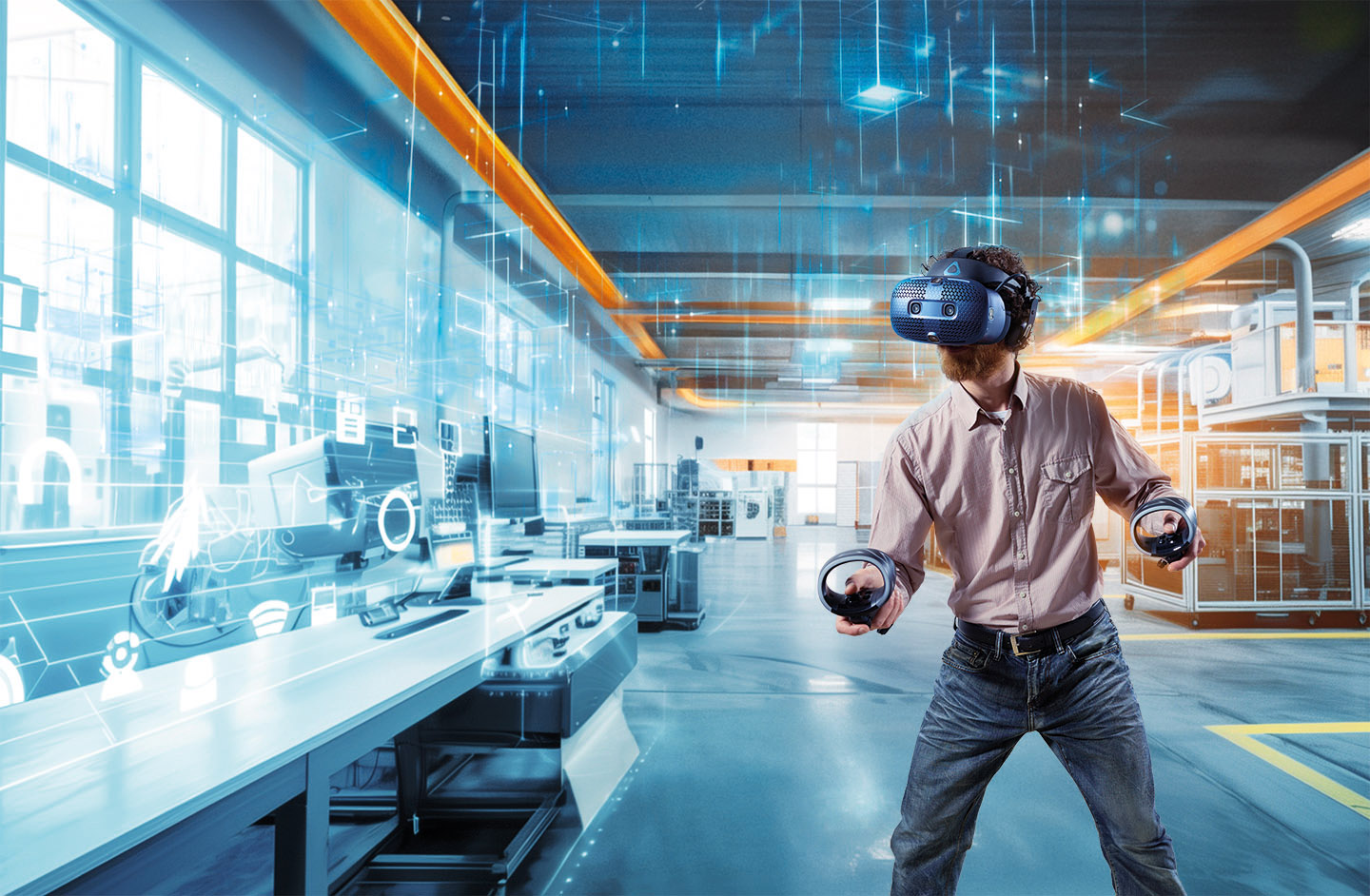 Mann arbeitet mit VR-Brille im Betrieb. 