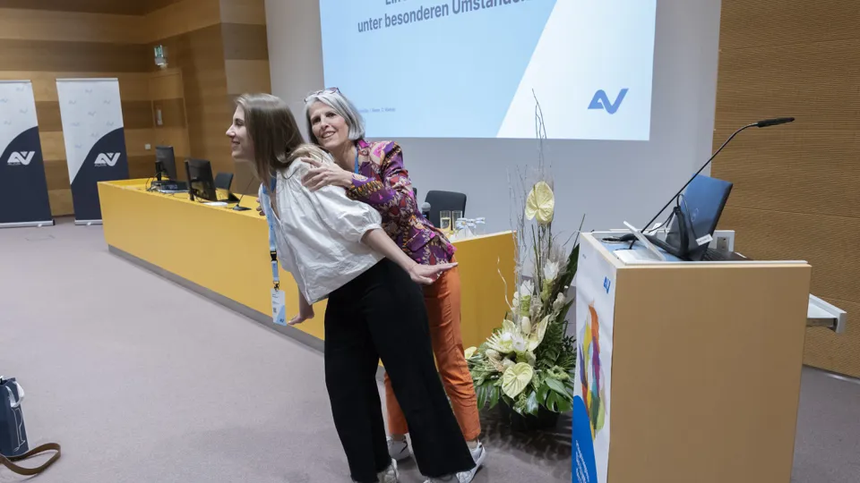 Vortragende DGKP Bettina Haasmüller und PA Isabella Rainer