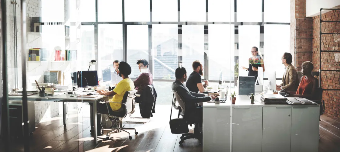 Adobestock 103582838 1440©Rawpixel.Com WEB Ein Büroteam bei der Arbeit
