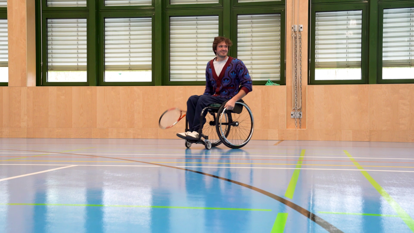 Schnappschuss aus dem Video mit Rollstuhltennisspieler Nico Langmann
