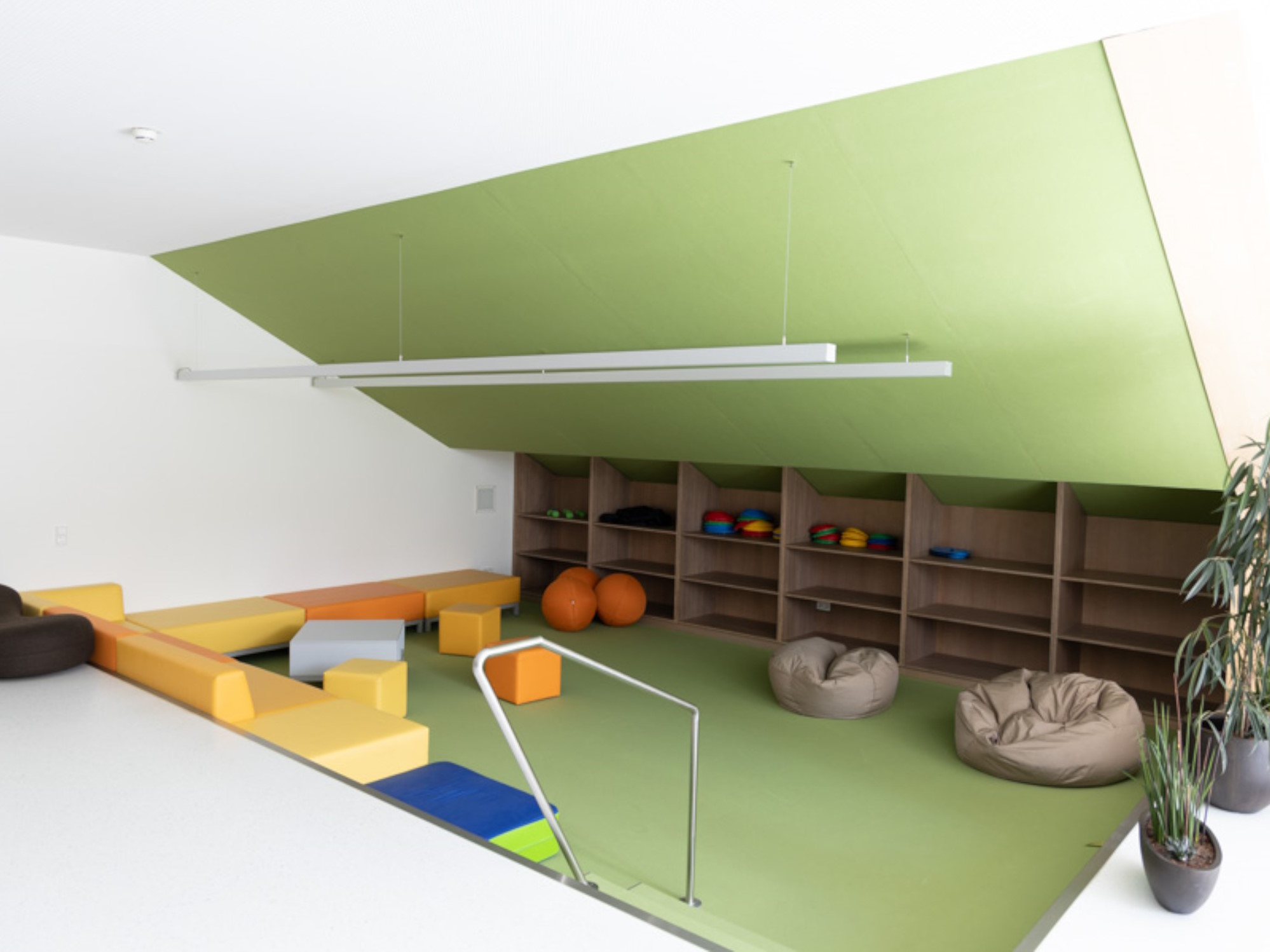 Gemütlicher Ort zum Verweilen und Entspannen mit Polstern und Sitzsäcken