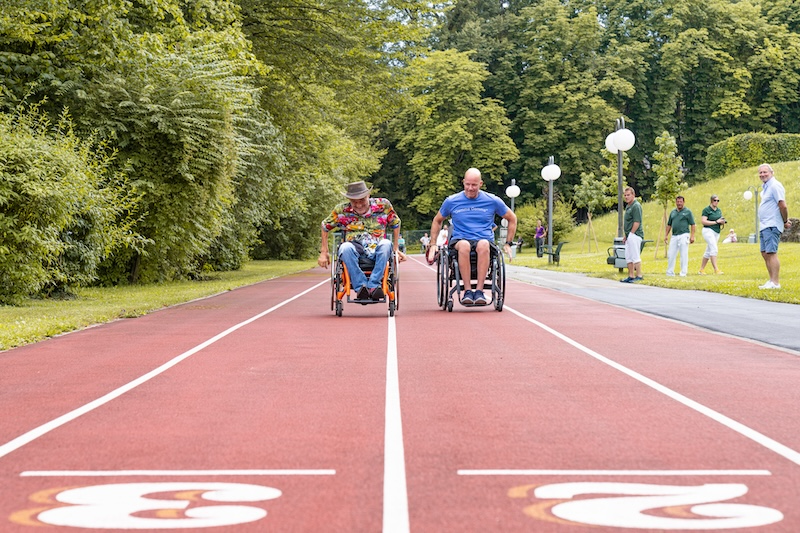 Zwei Rollstuhlfahrende bei der Wettfahrt am RKT-Sportfest 2023 